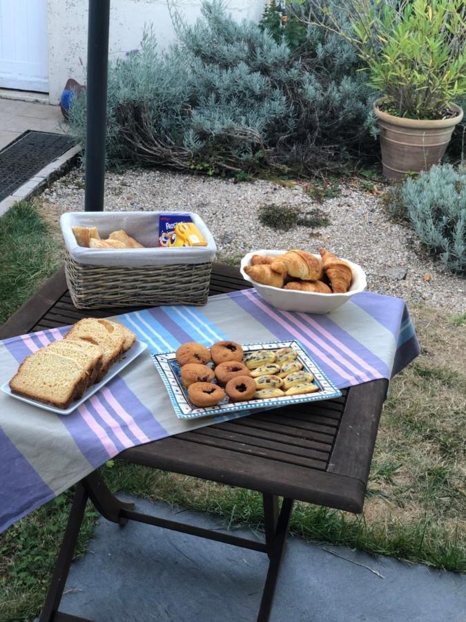 Les Glycines De Bougy Bed and Breakfast Buitenkant foto